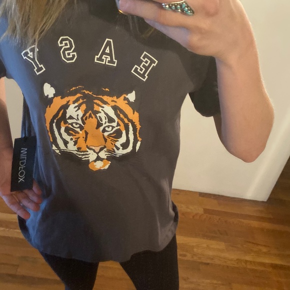 Nwt Wildfox charcoal gray “Easy Tiger” Graphic Tee size medium - Picture 7 of 15